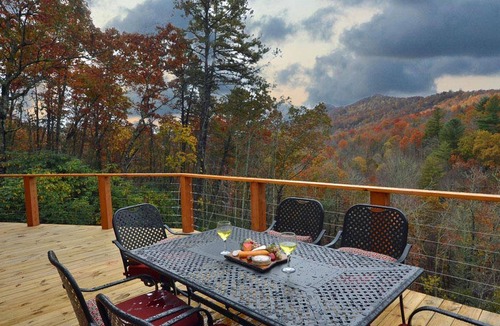 Almond Cabin | Cabin ∙ 7 bedrooms ∙ 16 guests