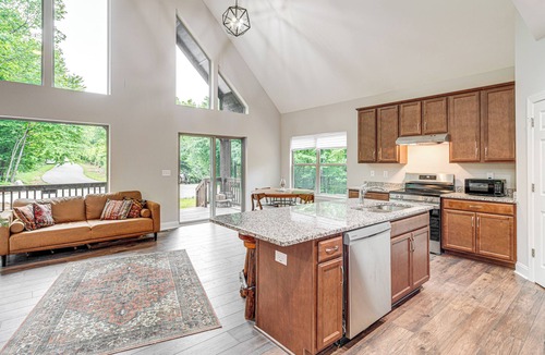 Black Mountain Cabin | Cabin Rental Near Black Mountain: Fire Pit & Grill
