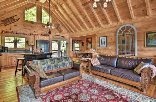 Sylva House | Cabin w/BBQ + Games - Walk to Blue Ridge Parkway!