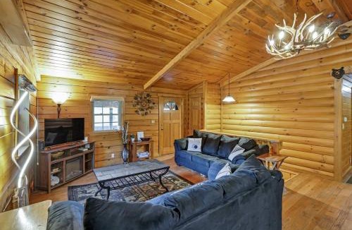 Logan House | Cabin with Stargazing Dome, Sauna, Hot Tub, Pickleball, Firepit
