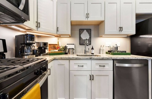 Lower Lawrenceville Apartment | Calm Couples Retreat | Designer Condo | No Stairs