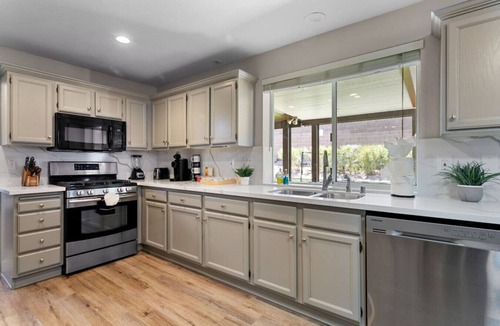 Highland Hills House | Calming 5 BD Home close to Lake Mead