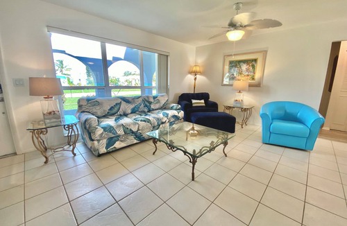 Edgewater House | Canal Breeze Getaway