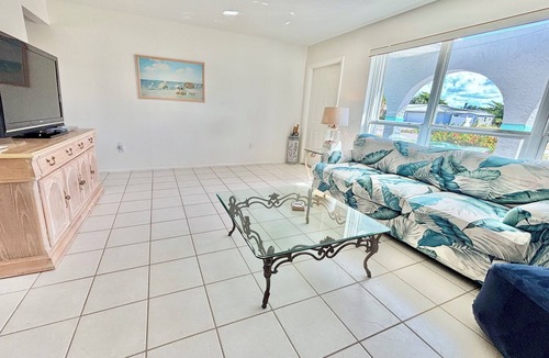 Edgewater House | Canal Breeze Getaway