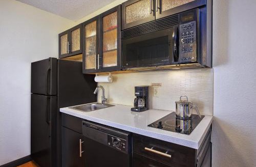 Castleton Hotel | Candlewood Suites Indianapolis Northeast by IHG