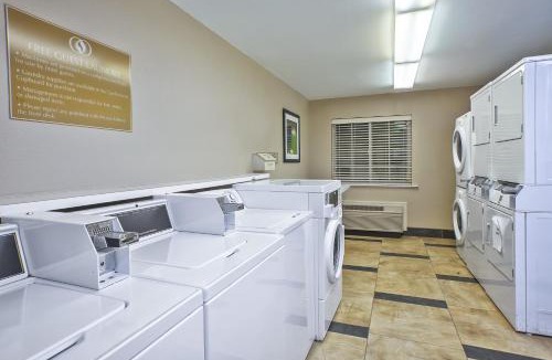 Castleton Hotel | Candlewood Suites Indianapolis Northeast by IHG