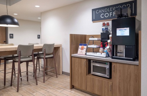 Las Vegas Hotel | Candlewood Suites Las Vegas - E Tropicana by IHG