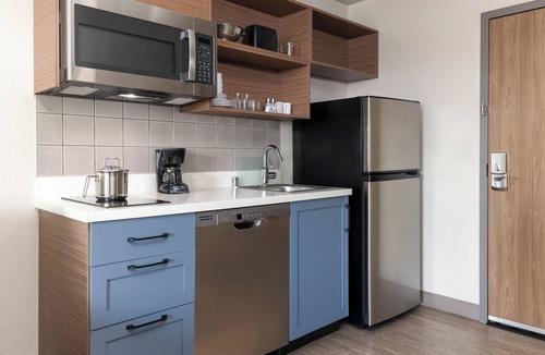 Las Vegas Hotel | Candlewood Suites Las Vegas - E Tropicana by IHG