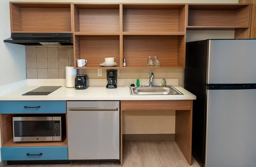 Las Vegas Hotel | Candlewood Suites Las Vegas - E Tropicana by IHG