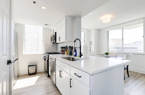 Crystal City Apartment | Capitol Convenience 2BR Luxury, Minutes from DC