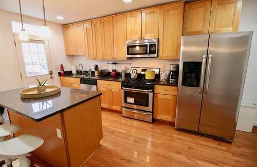Kingman Park House | Capitol Hill Gem, Sleeps 6, Steps to Metro, Free Parking