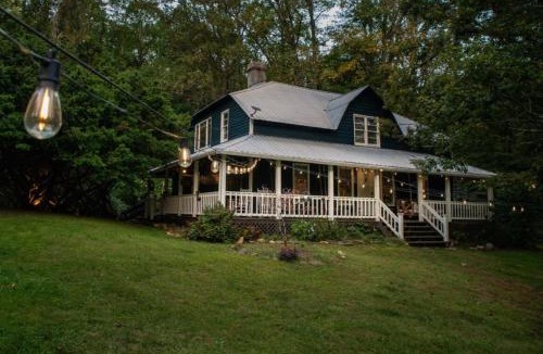 Celo House | Captain's Cabin
