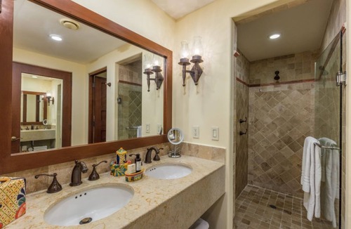 Cabo San Lucas Hotel | Captivating Studio with Tennis Court Ideal for Weekend Getaway