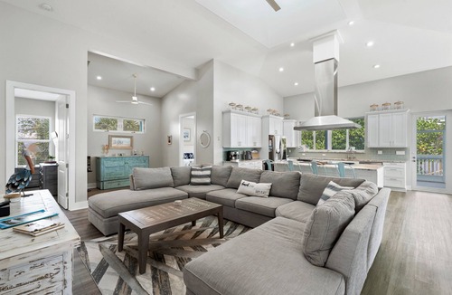 Jose's Hideaway House | Car-Free Island Escape | Pool, Spa + Golf Cart