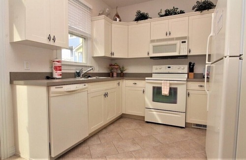 Bermuda Bay House | Carabelle's Fish House At Bermuda Bay, Waterpark & Pool, 1 Mile from Beach!