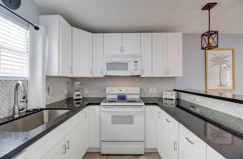 Uptown - Upper Duval House | Casa Havana | Old Town Condo w/Pool & Balcony