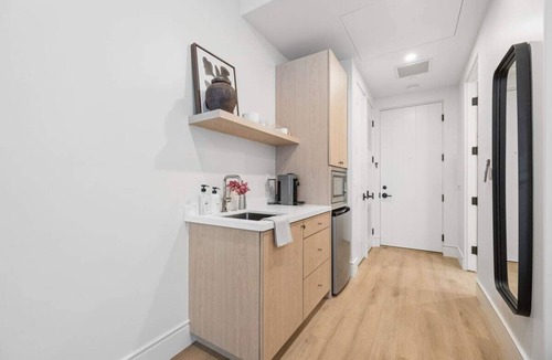 Oak Park Apartment | Casa Iglesia Studio 208