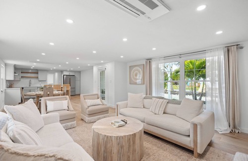 Longbeach Village House | Casa Poinsetta- 2BR in a Quiet Coastal Neighborhood by RVA.