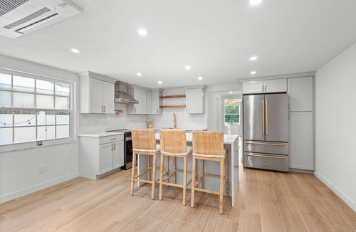 Longbeach Village House | Casa Poinsetta- 2BR in a Quiet Coastal Neighborhood by RVA.