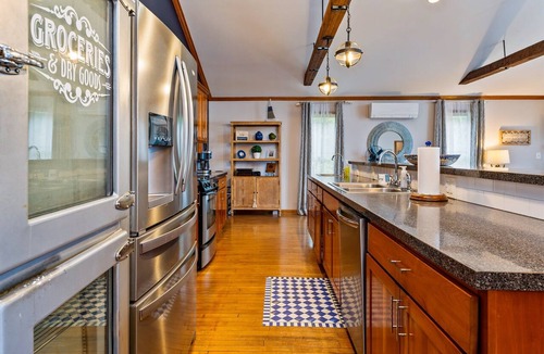 Cayuga House | Cayuga Waterfront | Al Fresco Dining | 14 Guests