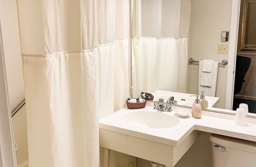 Camden Hotel | Cedar Crest Inn