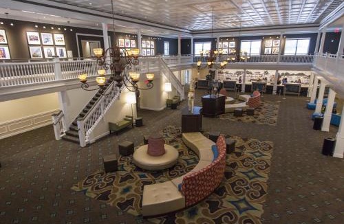 Sandusky Hotel | Cedar Point Hotel Breakers