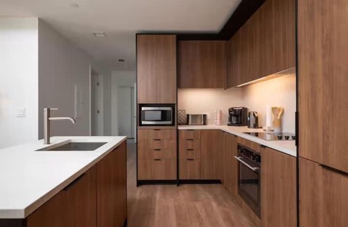 Shawmut Apartment | Central 2BR Boston Pool views near Public Garden
