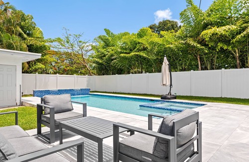 South Middle River House | Central Fort Lauderdale 2BR + Office Retreat with Heated Pool, Spa & Huge Private Backyard