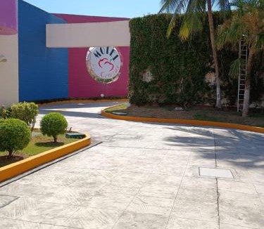 Alfredo V. Bonfil Hotel | Cerezas