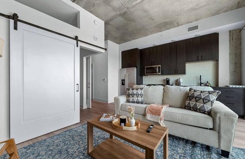 Channel District Apartment | Channelside: Amalie Arena | Convention Center | DT