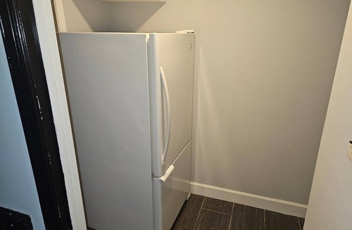 Potomac Falls Condo | Charming 1-bedroom condo in Sterling with AC ,fast wifi and private gate