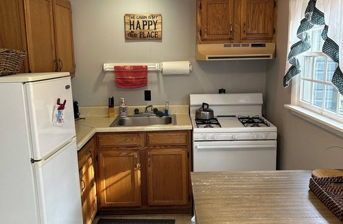 Bolton Landing Cottage | Charming 2 bed cottage in Bolton Landing, NY on lake George