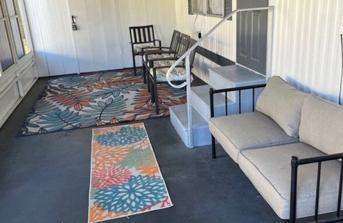 Jacarandas House | Charming 2-bedroom mobile home with WiFi, AC in North Fort Myers