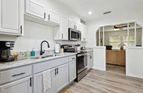 Crystal River House | Charming 2-bedroom house in gorgeous Crystal River with WiFi, AC