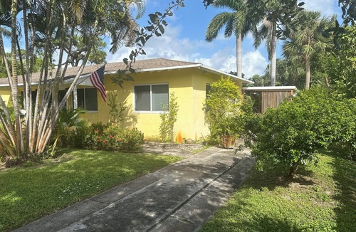 Oakland Park House | Charming 2-bedroom home duplex in serene Oakland Park with AC, WiFi