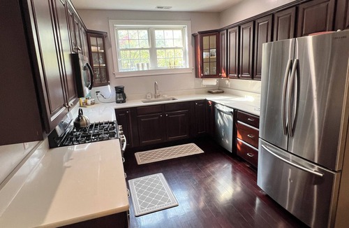 Columbia-Tusculum House | Charming 2-bedroom 2 1/2 bath House with WiFi and AC in fabulous Cincinnati