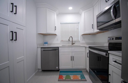 Truckland Condo | Charming 2-bedroom condo near beaches with WiFi, AC in delightful Fort Myers