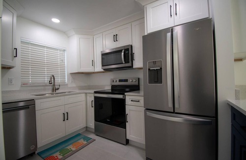 Truckland Condo | Charming 2-bedroom condo near beaches with WiFi, AC in delightful Fort Myers