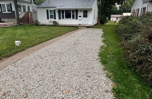Creston House | Charming 2-bedroom house in serene Creston with AC