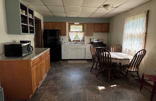 Irvine House | Charming 2-bedroom house in Tiona with sunset views and everything you need.