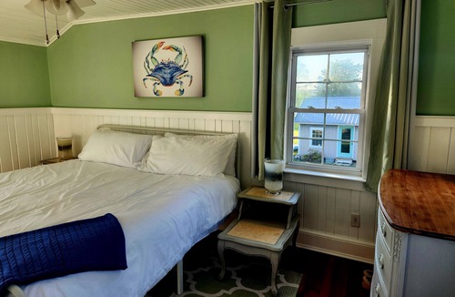 Avenue Other | Charming 200-year-old Waterfront Farmhouse 1.5 Hours from DC