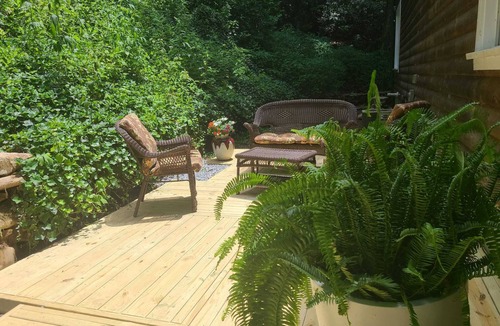 Mirror Lake Cottage | Charming 2BR Highlands Cottage with Cozy Fireplace, 3 Min to Main St & Dry Falls