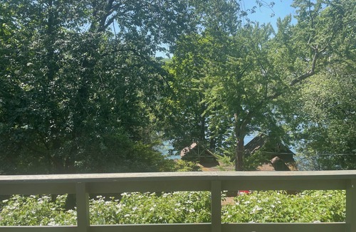 New Fairfield House | Charming 3-bedroom house in Candlewood Isle lake community- 2 week minimum stay