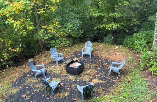 Clarkesville Cabin | Charming 3-bedroom cabin with WiFi, AC in peaceful Clarkesville/Helen