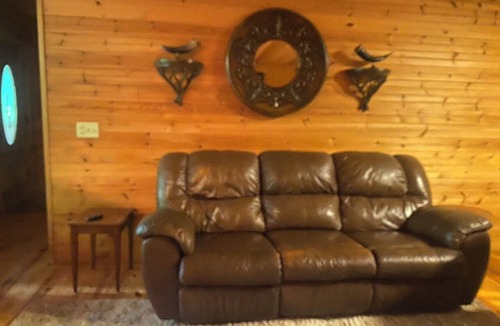 Clarkesville Cabin | Charming 3-bedroom cabin with WiFi, AC in peaceful Clarkesville/Helen