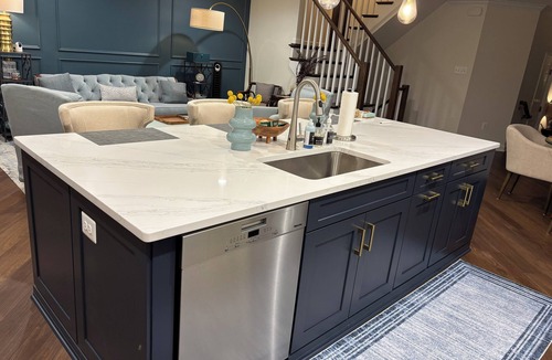 Alexandria House | Charming and Spacious Luxury Townhome in Alexandria, VA with Parking!