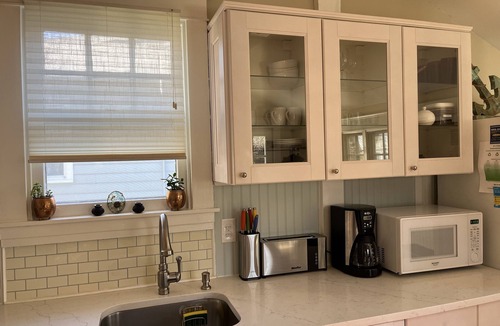 Annapolis House | Charming Annapolis Cottage-Steps from Naval Academy & Downtown with parking.