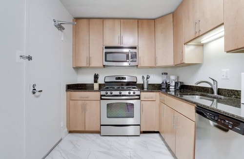 Crystal City Apartment | Charming Apartment at Crystal City with Nice Amenities