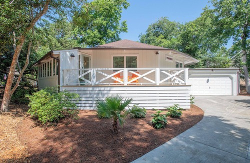 Pine Knoll Shores House | Charming Beach Bungalow "Oceans Eight" in hidden gem - Pine Knoll Shores