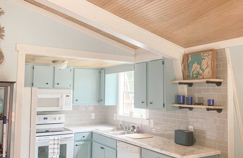 Tranquil Harbour House | Charming Beach Bungalow in the Heart of it All - Lottie's Place